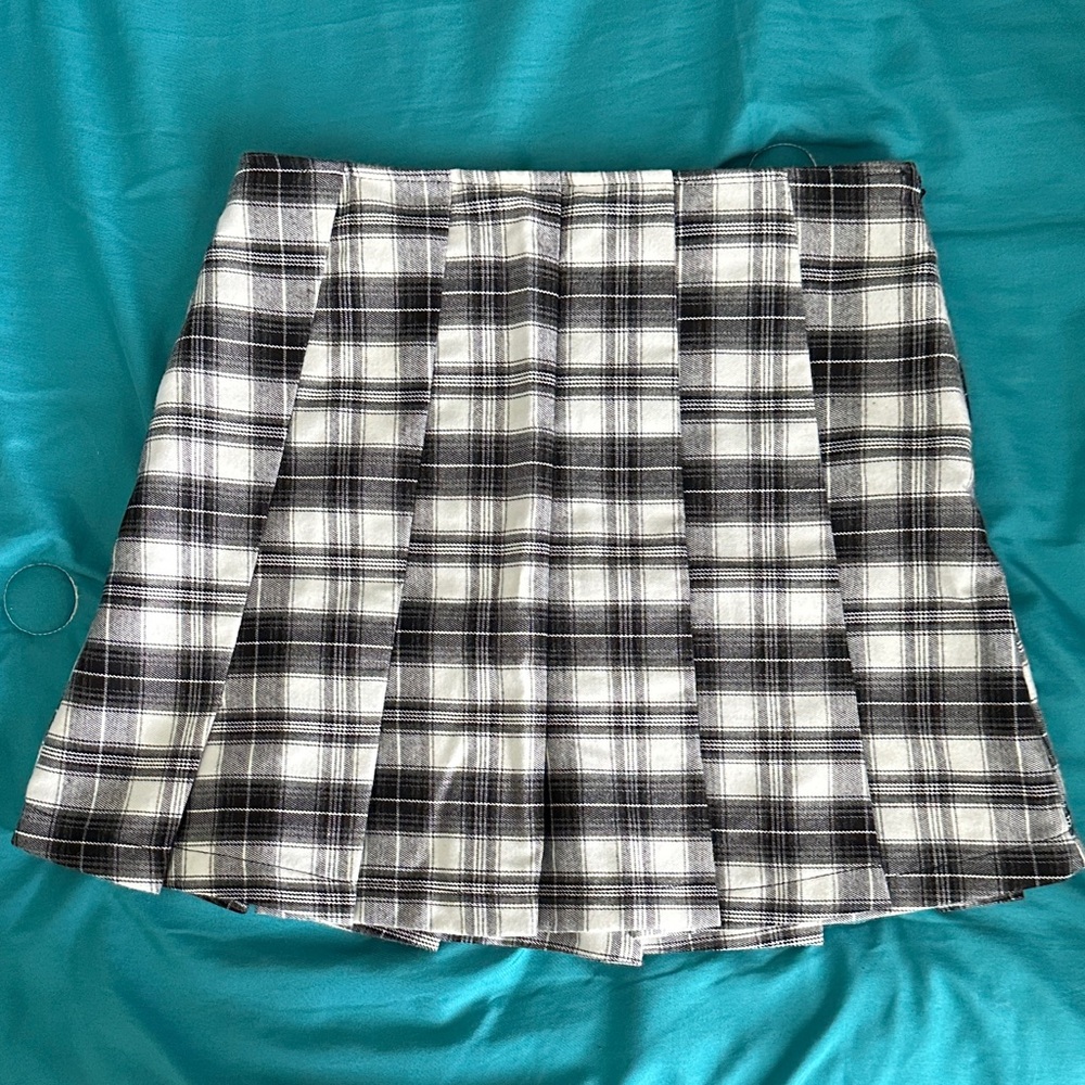 Forever 21 Black and White Plaid Skater Skirt